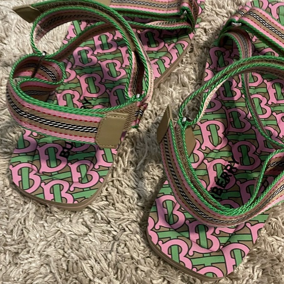 Burberry Logo Striped Sandals - Picture 6 of 11